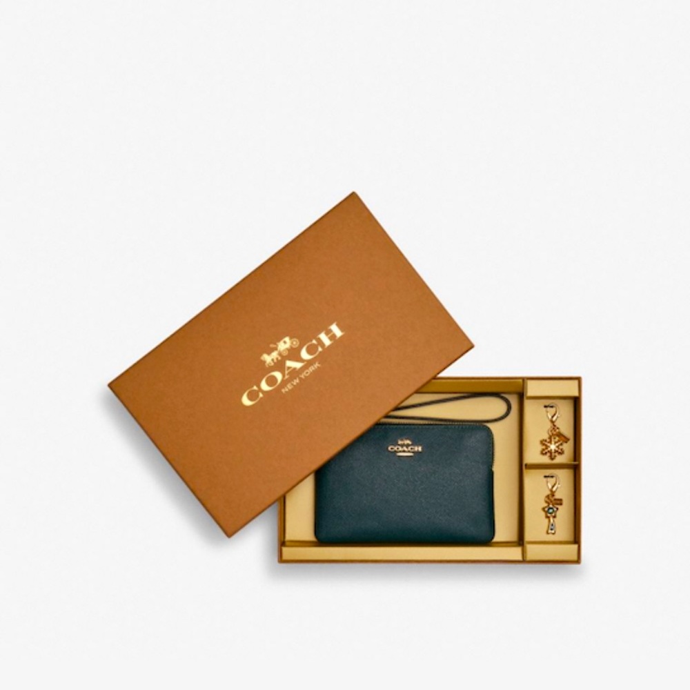 NIB Coach Boxed Corner Zip Wristlet Set MSRP $128